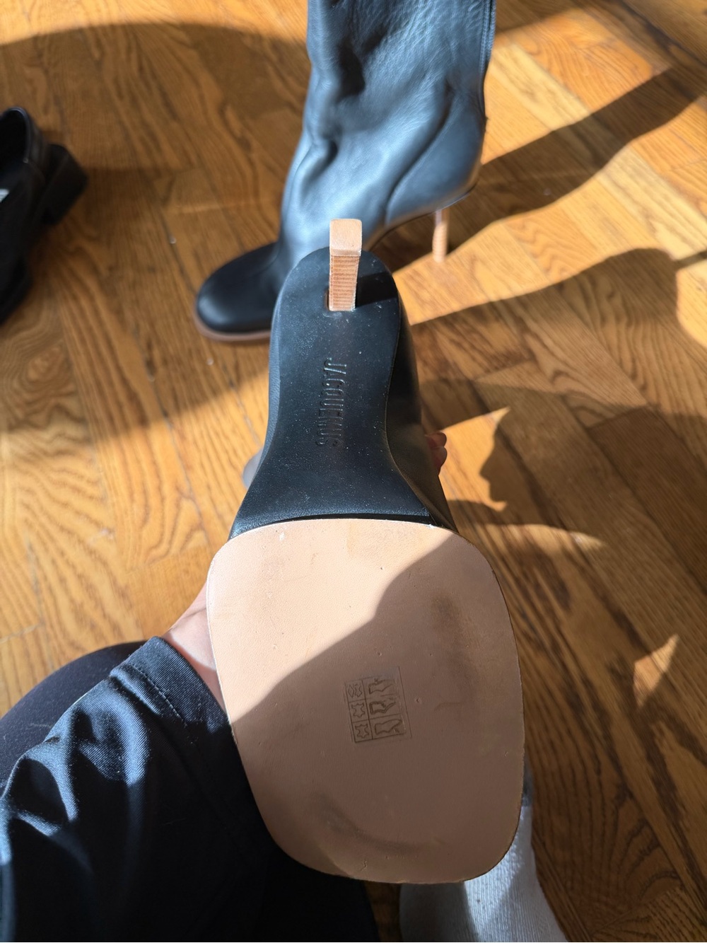 Jacquemus Black Leather Mid-Calf Heel Boots - Picture 3 of 3